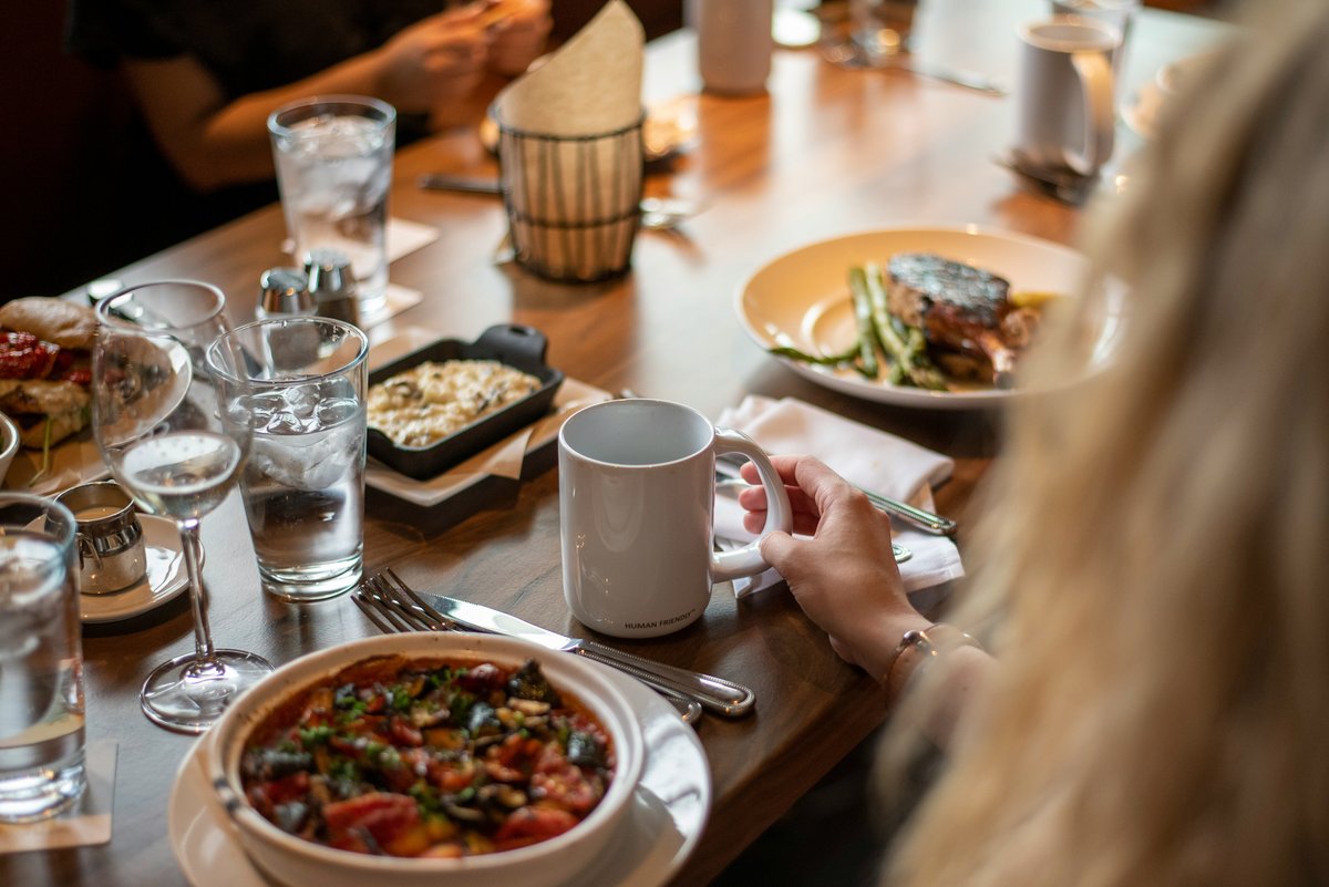 Shared table — Katalin Sallés
